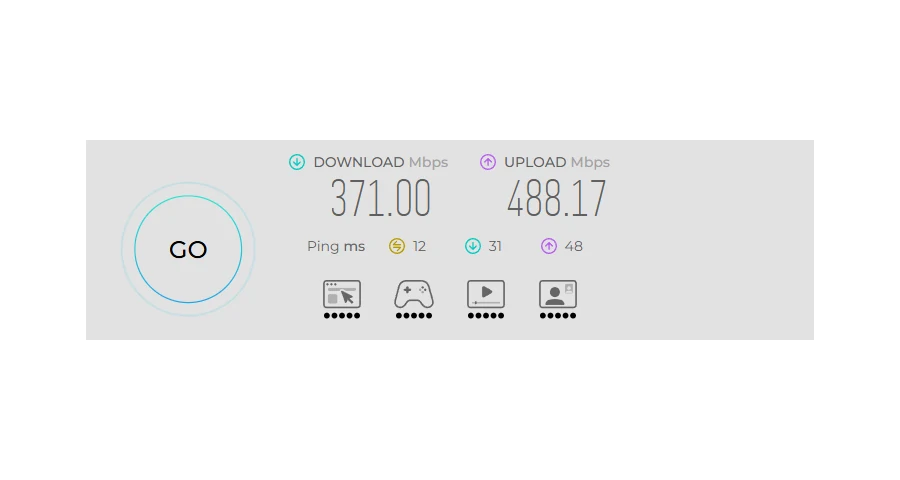 Speedtest sans VPN : 371,00 Mb/s en téléchargement, 488,17 Mb/s en envoi, ping 12 ms